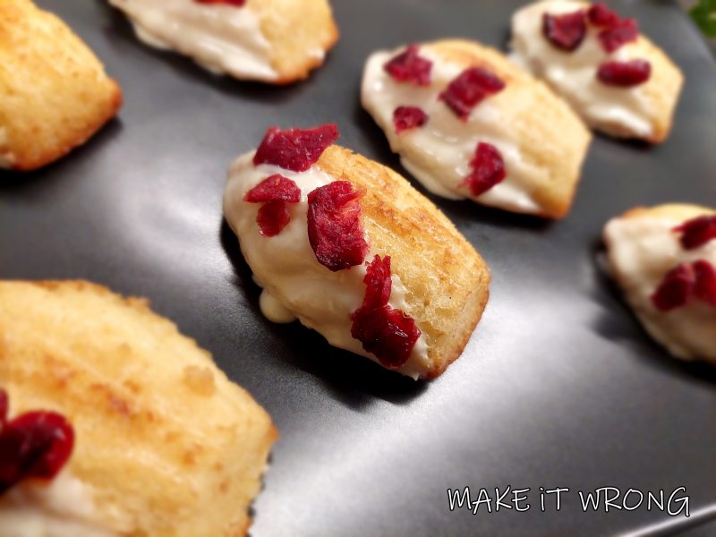 Maddleine con cioccolato bianco e frutti rossi • Scopri la ricetta Cake